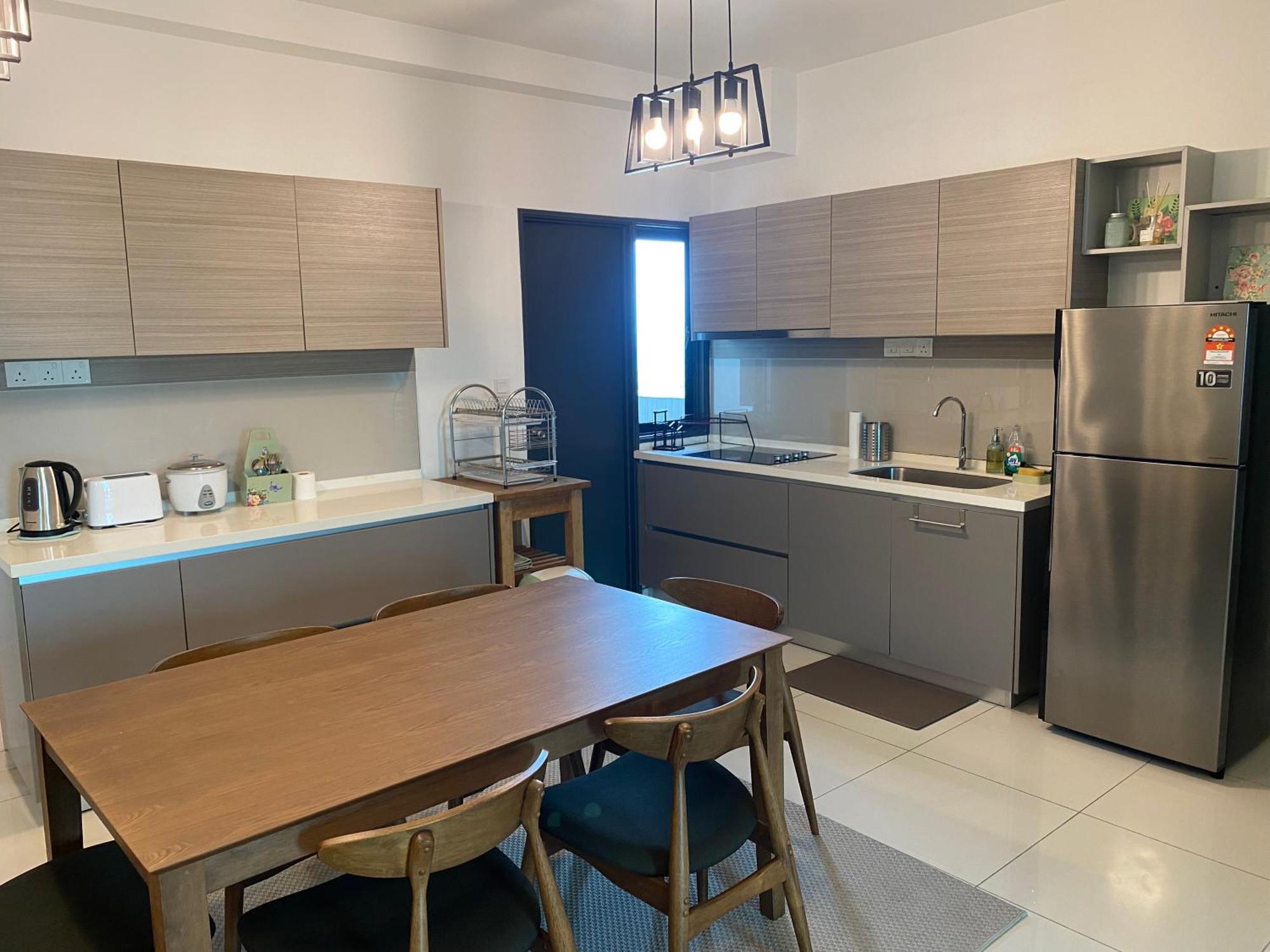 Cozy Emira 3 Bedrooms Pangsapuri Shah Alam