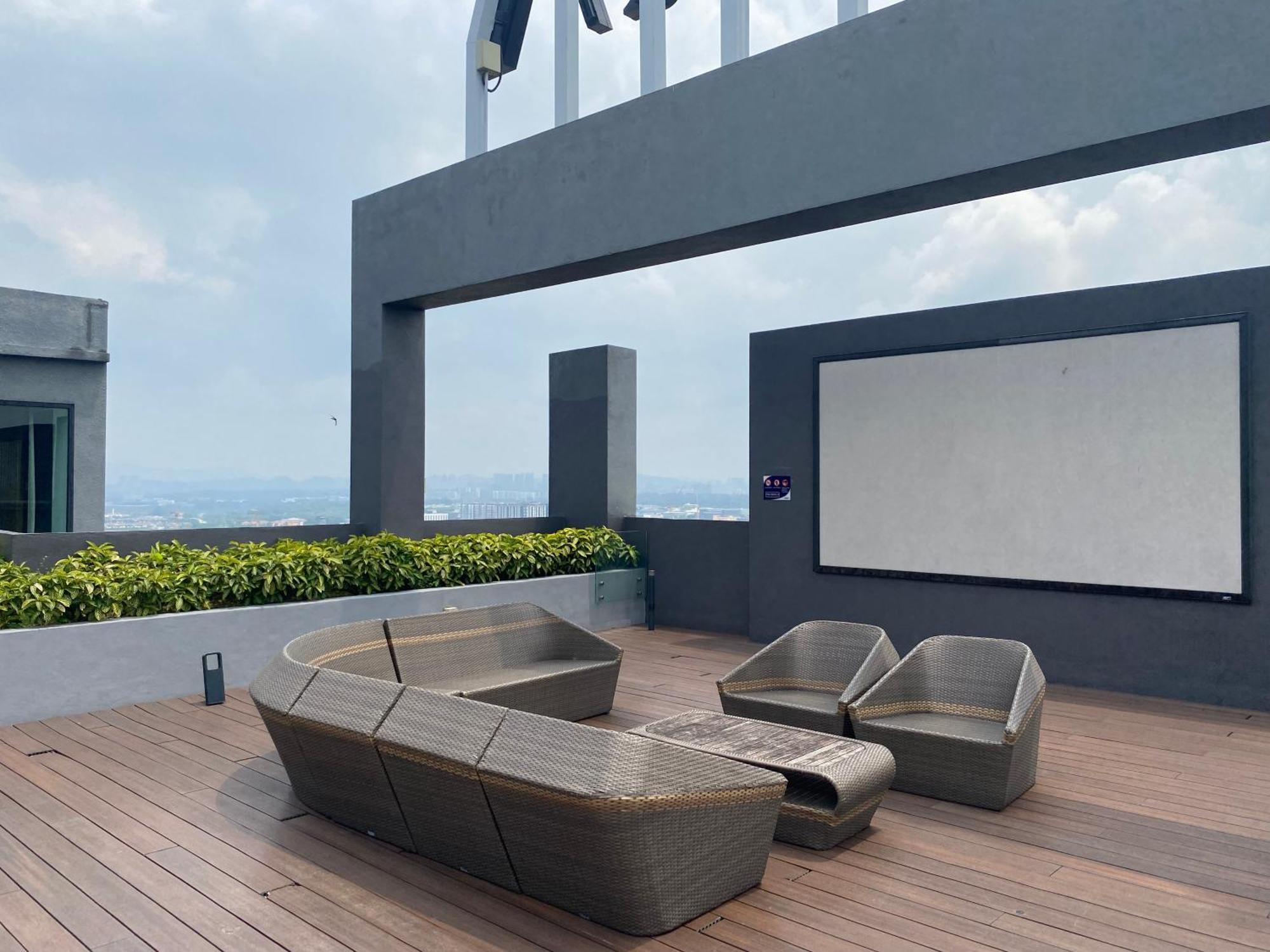 Cozy Emira 3 Bedrooms